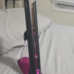 Dyson Hair Tool in Black and Pink
